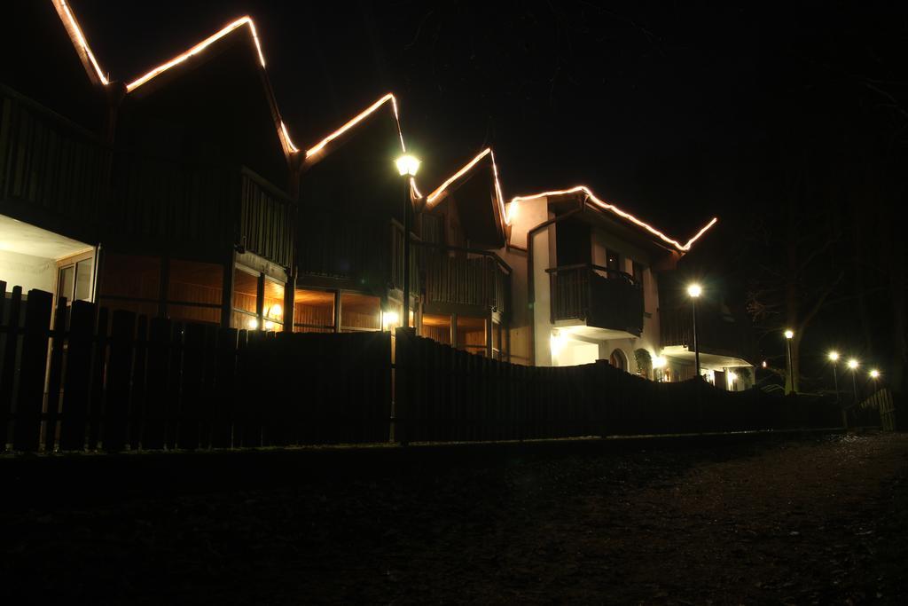 Lovecky Hotel Jivak โลว์เชนิเย ภายนอก รูปภาพ