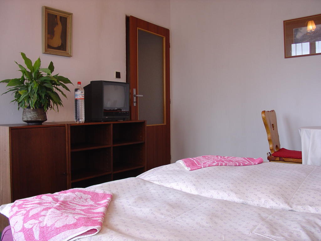 Lovecky Hotel Jivak โลว์เชนิเย ภายนอก รูปภาพ