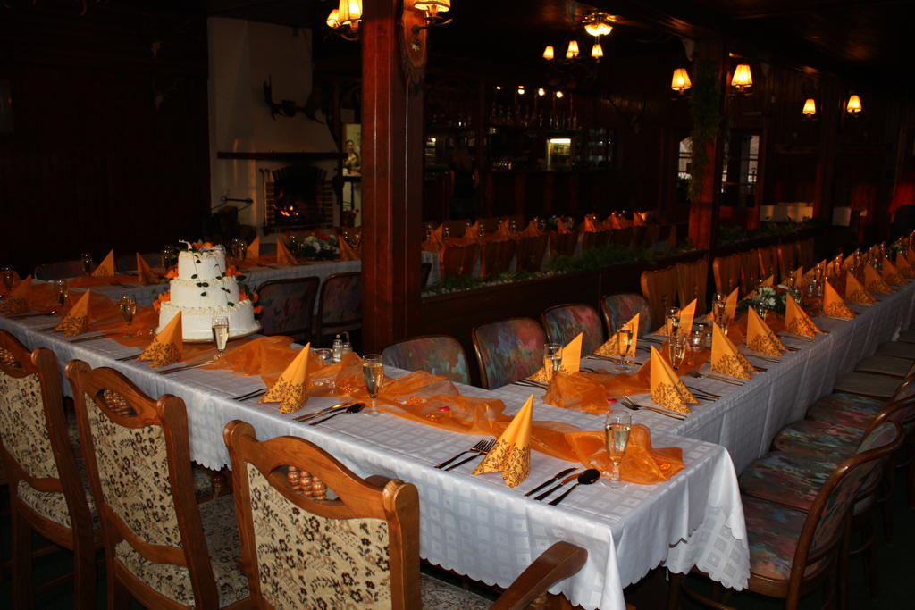 Lovecky Hotel Jivak โลว์เชนิเย ภายนอก รูปภาพ