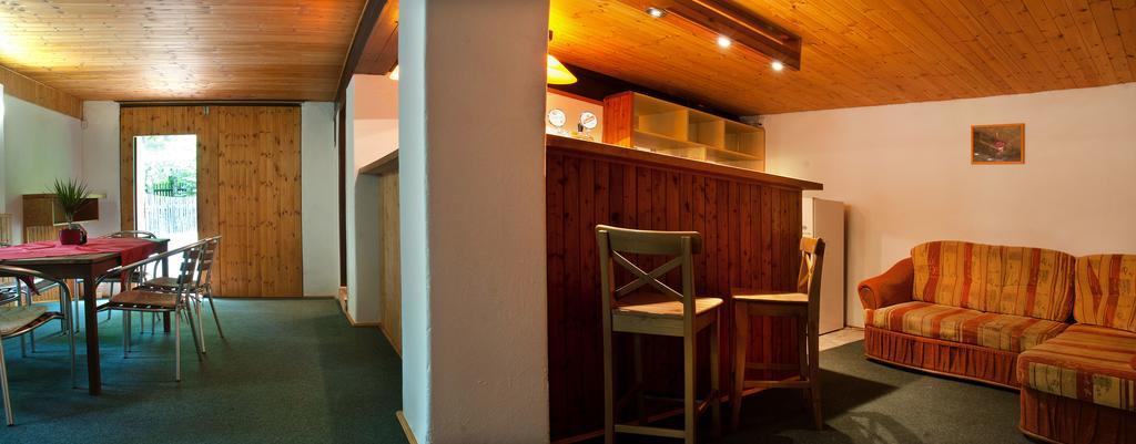 Lovecky Hotel Jivak โลว์เชนิเย ภายนอก รูปภาพ
