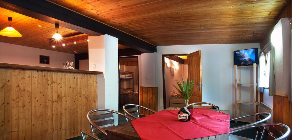 Lovecky Hotel Jivak โลว์เชนิเย ภายนอก รูปภาพ
