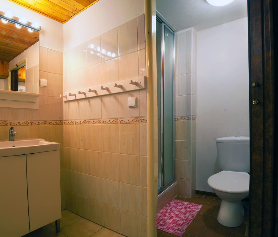 Lovecky Hotel Jivak โลว์เชนิเย ภายนอก รูปภาพ